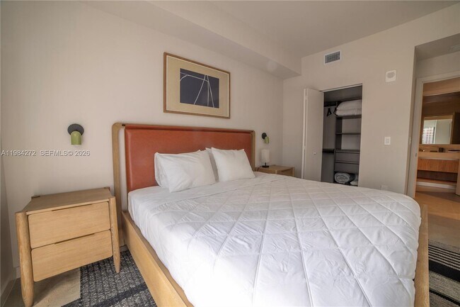 Building Photo - 11 NE 6th St