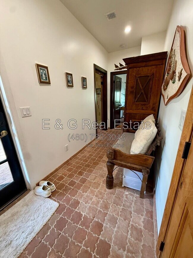 Building Photo - 8617 E Larkspur Dr