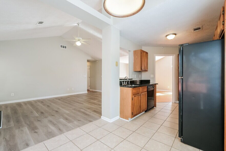 Building Photo - 579 Northfield Ct