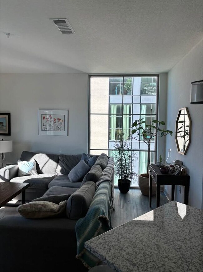 Building Photo - Two Bedroom Two Bath Apartment at Foundry Point in Downtown Charleston