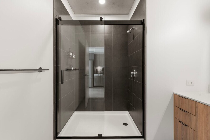 Building Photo - 234 W Polk St