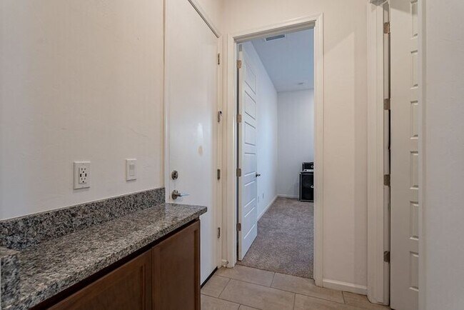 Building Photo - Bright & Spacious 4-Bed Home with 3-Car Ga...