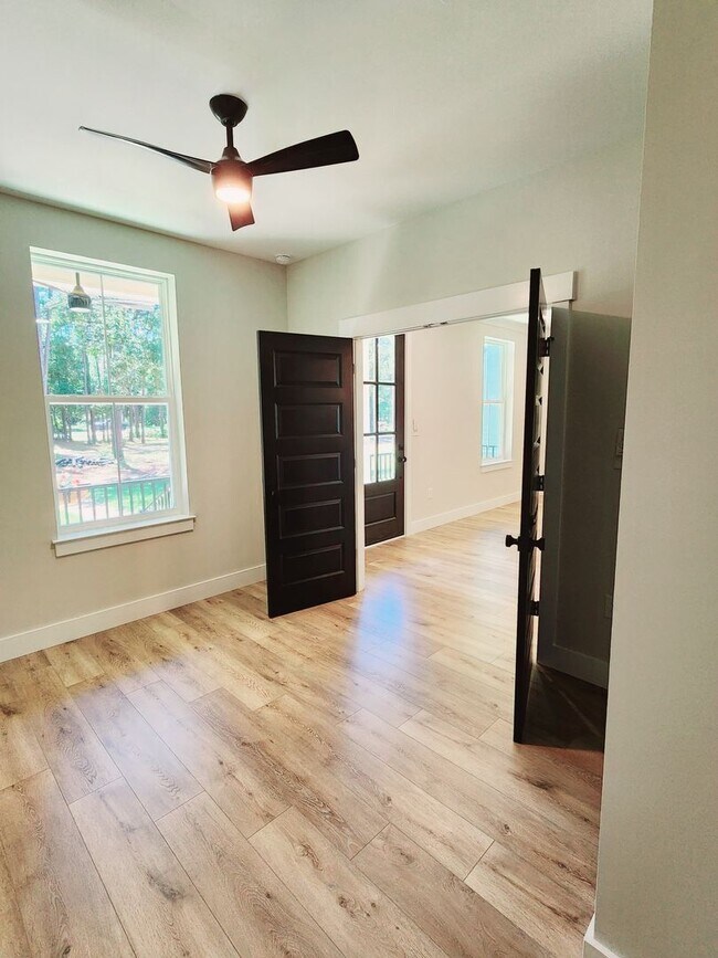 Building Photo - Stunning new executive home in Gulf Shores!