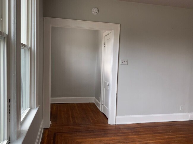 Building Photo - 4226 W 8th St