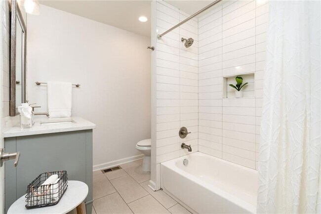 Building Photo - 799 Verner St NW