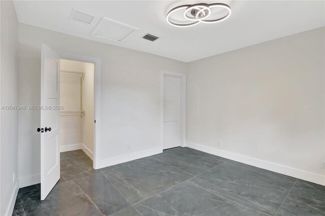 Building Photo - 5980 SW 40th Ave