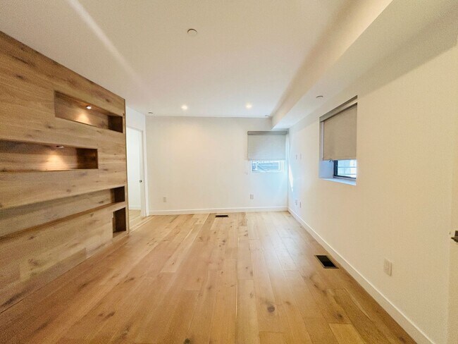 Building Photo - 947 4th St