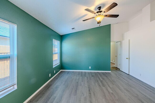 Building Photo - 4720 Shepherd Ct NE
