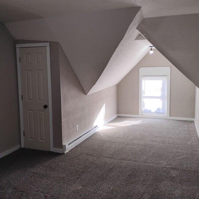 Building Photo - 217 Perrin Ave