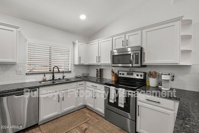 Building Photo - 3402 E Menadota Dr