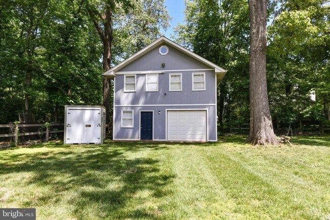 Building Photo - 14 Oak Ln
