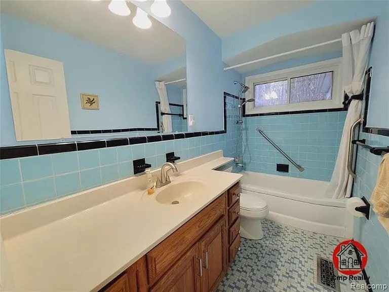 Building Photo - 18311 Norwich St