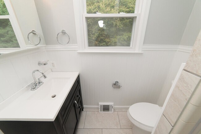 Building Photo - 440 Cricket Ln