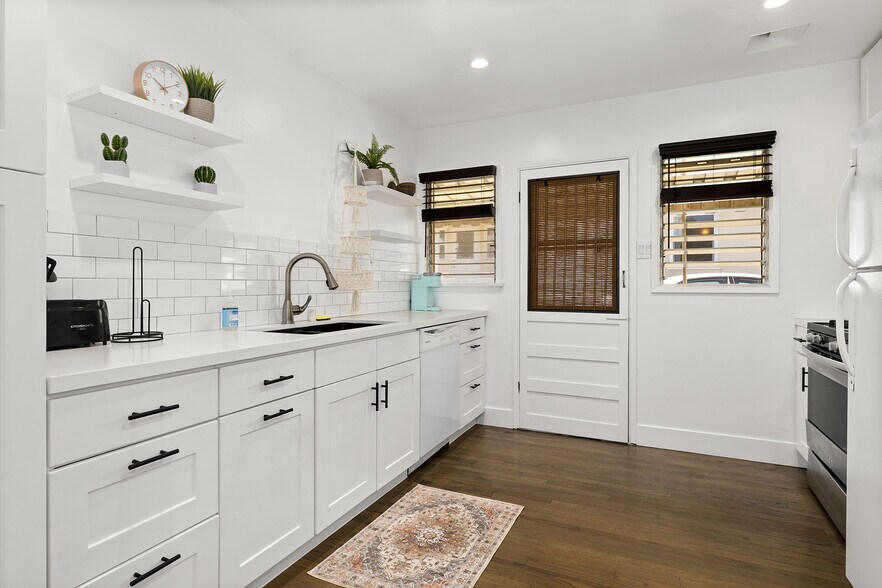 Building Photo - 8413 Kittyhawk Ave