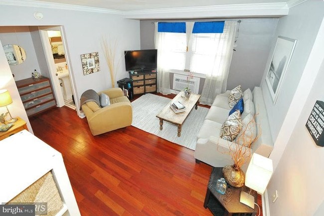 Building Photo - 906 S Washington St