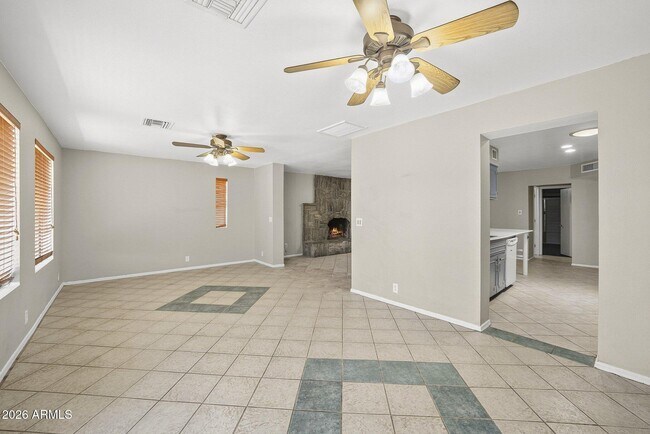 Building Photo - 1137 E Bishop Dr