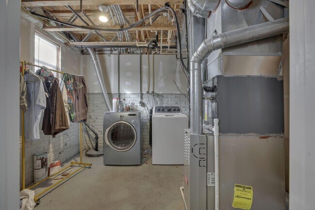 Building Photo - 8277 Deering Oaks Dr