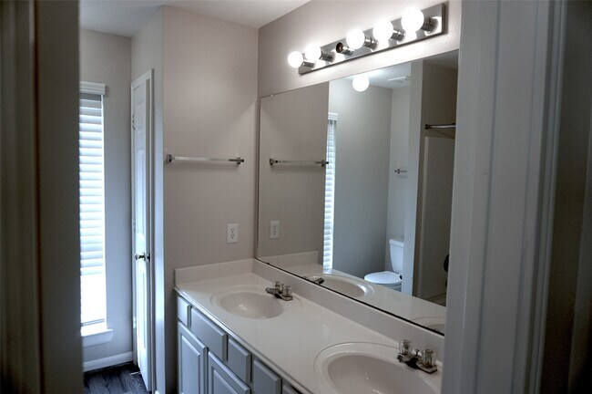Building Photo - 6628 Sharpstown Green Cir