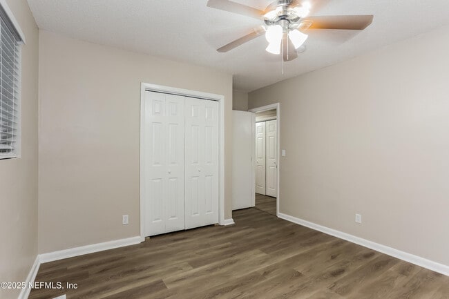 Building Photo - 5909 Caribbean Ct N