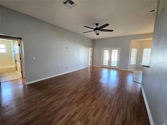 Building Photo - 736 Hurley Dr