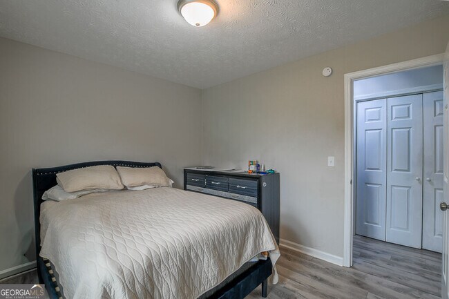 Building Photo - 356 Meadow Trace Dr