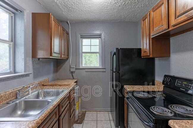 Building Photo - 1526 W 22nd St