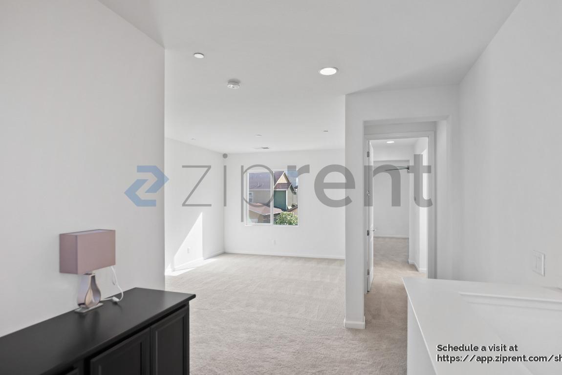 Building Photo - 2342 Augusta Ave