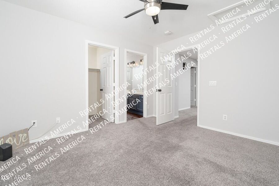 Building Photo - 6013 S Danielson Way