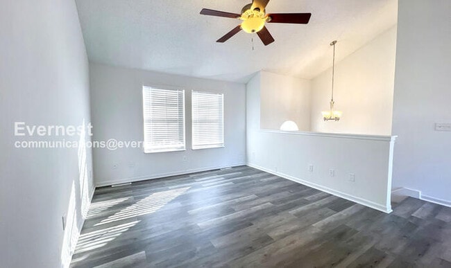 Building Photo - 1021 SE Steeple Dr