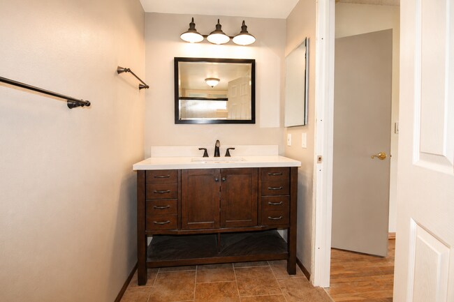 Building Photo - Spacious Corner Lot Home in Desirable Ventura Neighborhood!