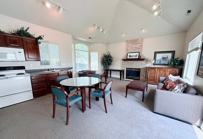 Building Photo - Murray Condo