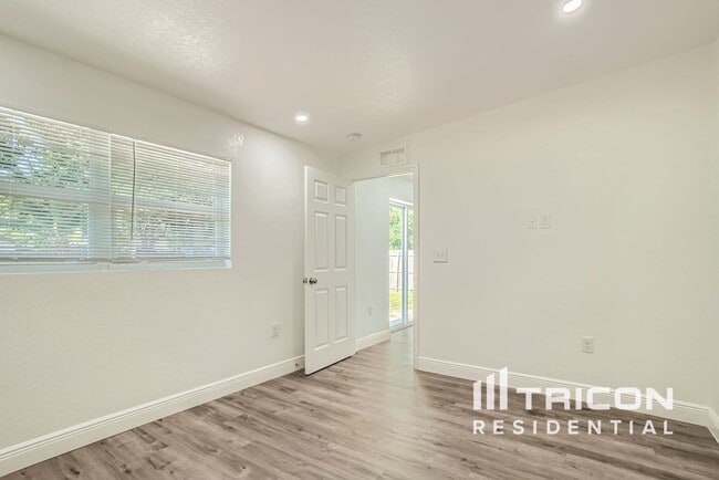 Building Photo - 2625 Nova Dr