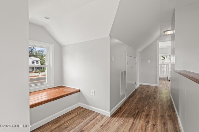 Building Photo - 324 Cedar Ave