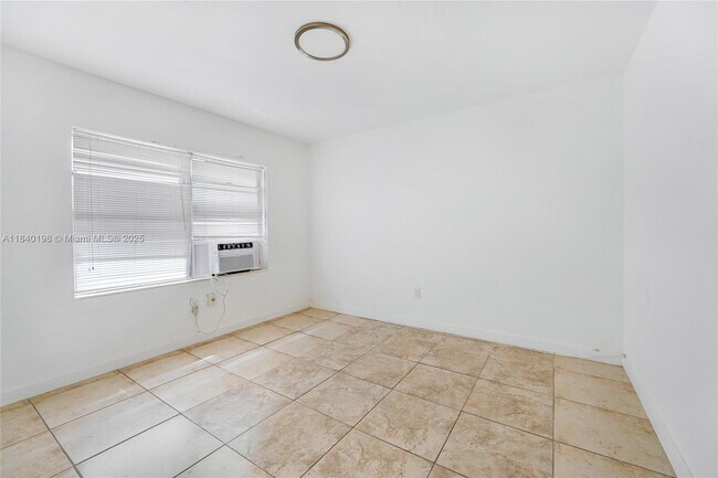 Building Photo - 966 Biarritz Dr