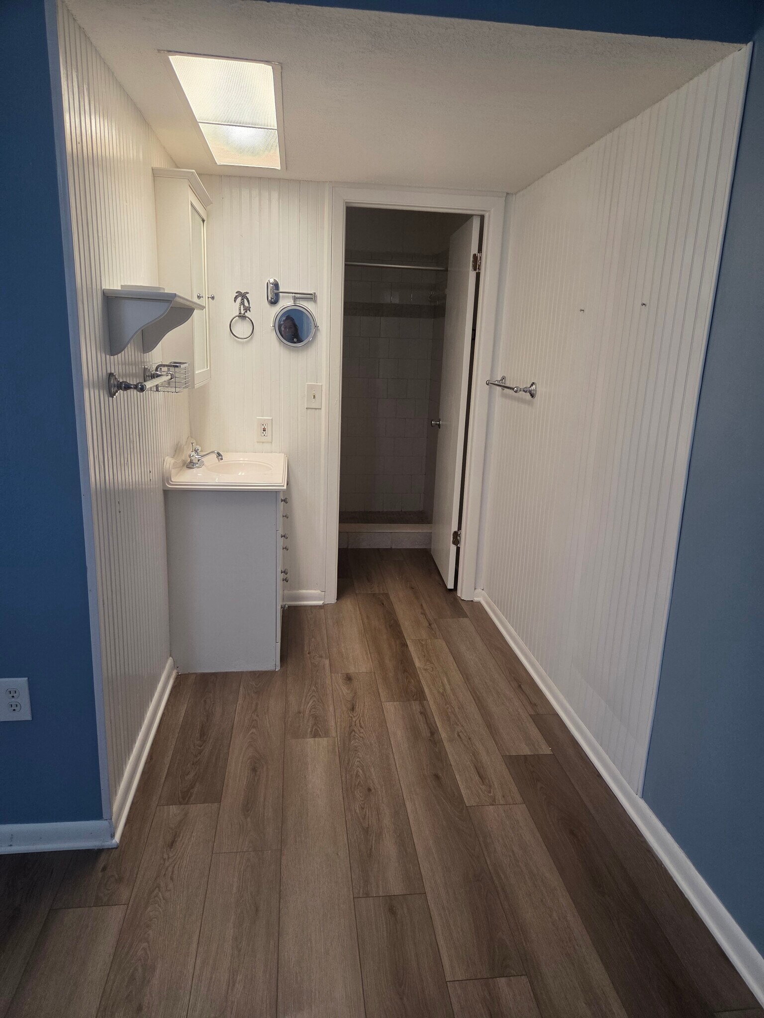 Primaray bathroom - 100 Grand Blvd