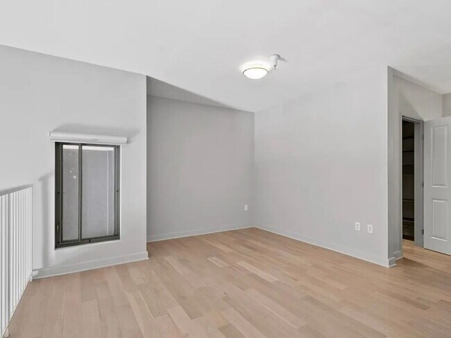 Building Photo - Spacious  contemporary, ultimate urban chic Loft  in the heart of downtown San Jose