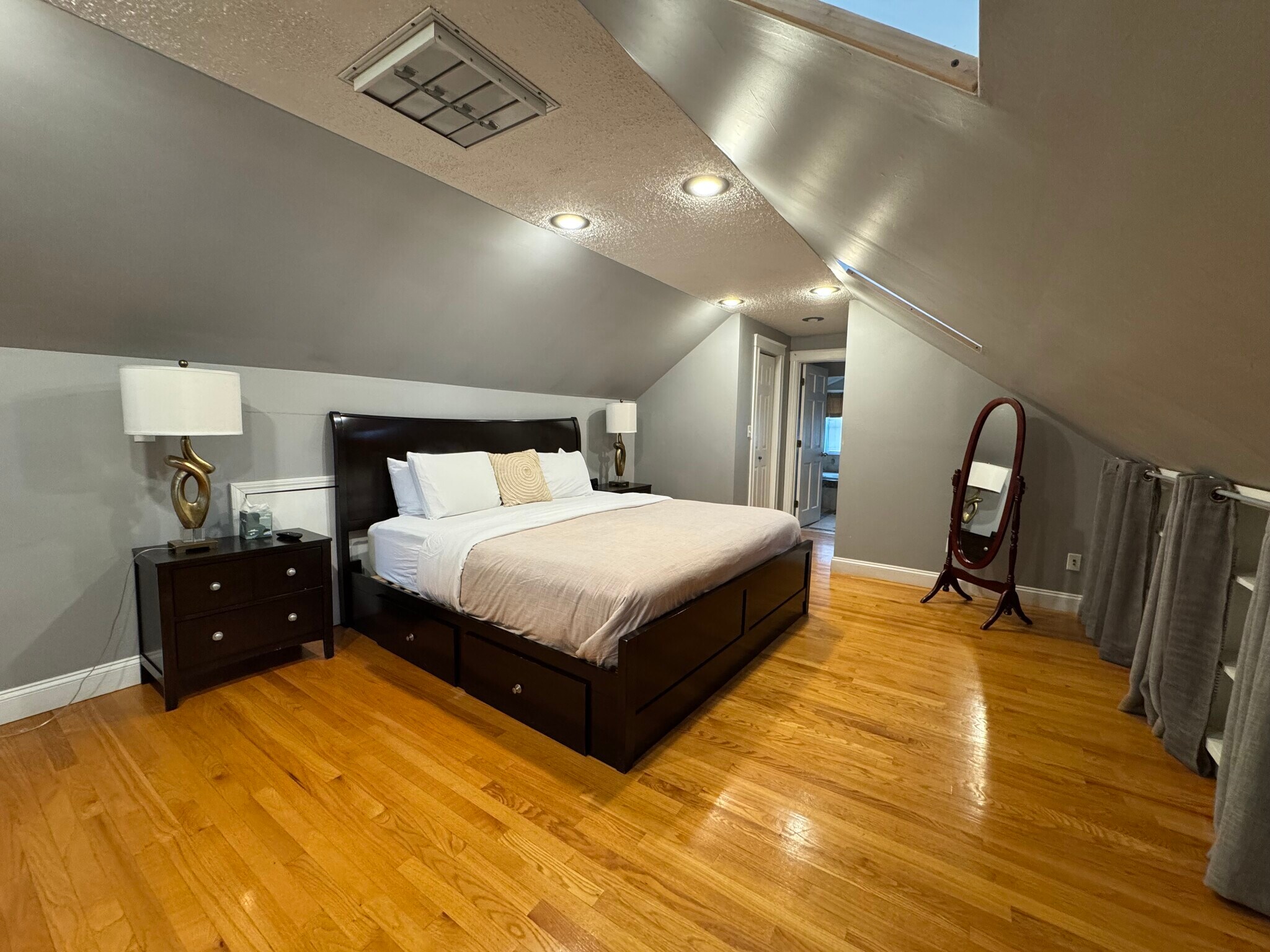 Building Photo - 203 Riverview Ave