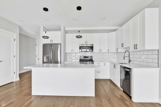 Building Photo - 2817 N 75th Ave