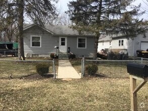 Building Photo - Must see Cozy single family home !!!!!!!!!...