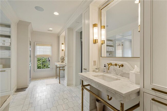 Building Photo - 3612 Castlegate Dr NW