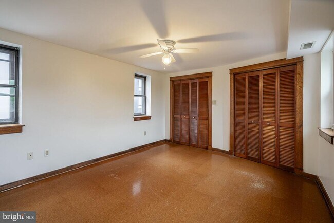 Building Photo - 322 Poplar St