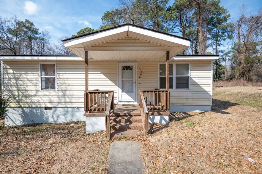 Building Photo - 806 Lakeland St