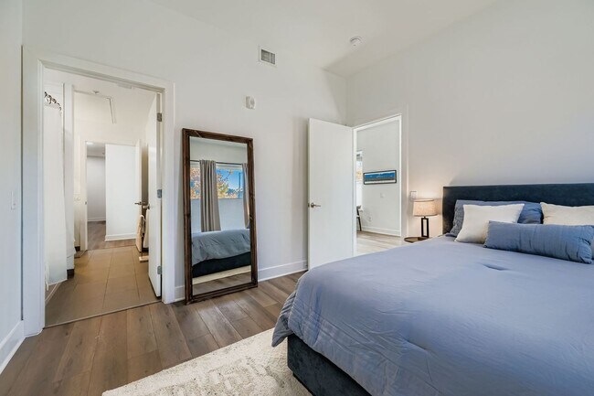 Building Photo - Turnkey 2 BDR Condo in the Heart of Boulder