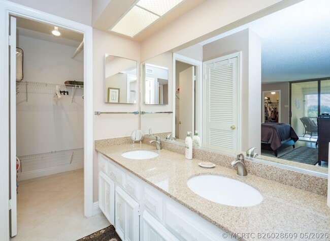 Building Photo - 5188 Woodland Lakes Dr