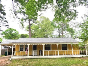 Building Photo - 405 Wakefield Rd
