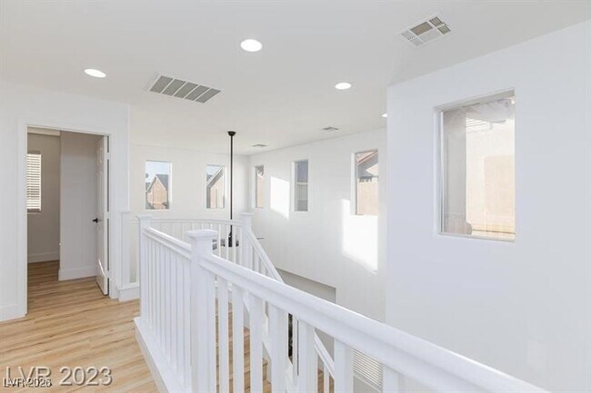 Building Photo - 971 Grand Cerritos Ave