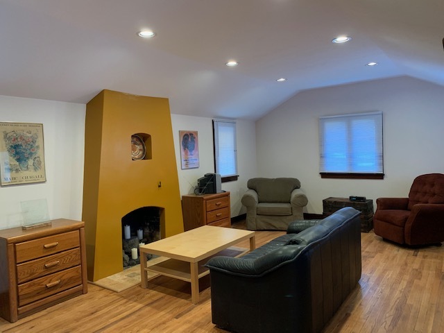 Fully-furnished home/Living room - 412 Carlisle Blvd NE