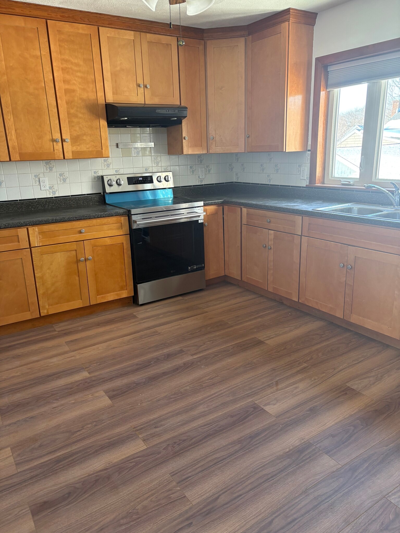 Building Photo - 64 Perkins St