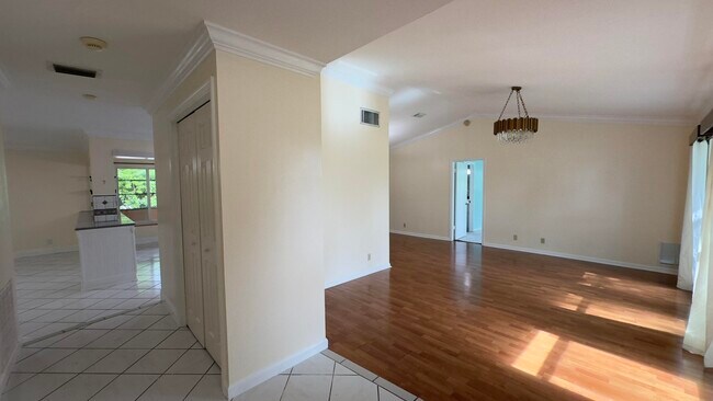 Building Photo - 12157 Sycamore Ln