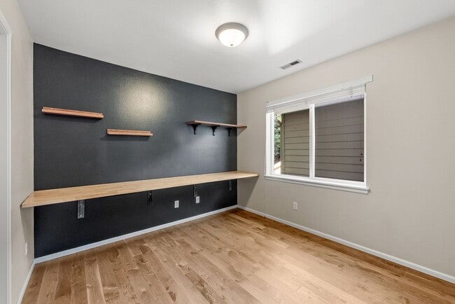 Building Photo - Welcome to this stunning 4-bedroom, 2.5-bath home in desirable Mill Creek, WA.